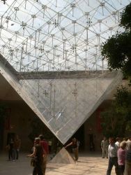 Louvre - stopy Mistra Leonarda